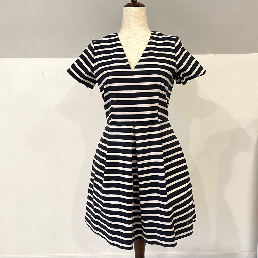 Gap navy and white stripe fit and flare dress size 6